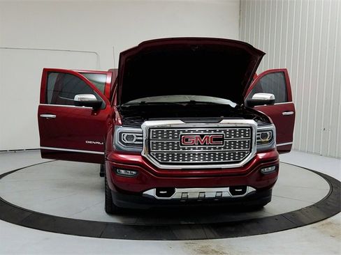 Used 2018 GMC Sierra 1500 Denali w/ Denali Ultimate Package image 10