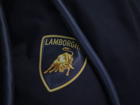 Used 2025 Lamborghini Urus SE AWD/4WD image 24