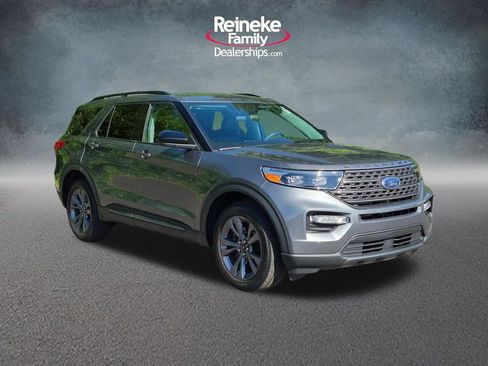 Used 2023 Ford Explorer XLT w/ Equipment Group 202A AWD/4WD image 3