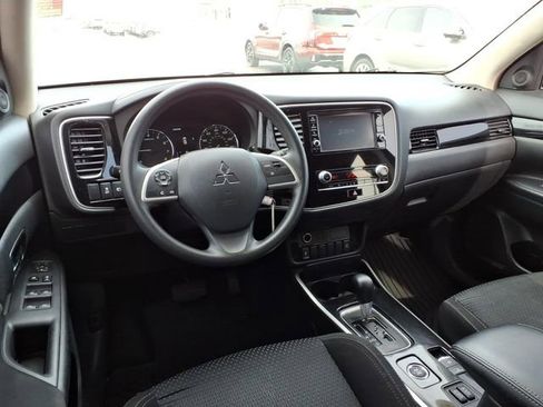 Used 2020 Mitsubishi Outlander ES image 5