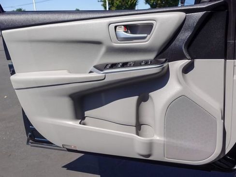 Used 2016 Toyota Camry LE FWD image 21