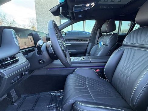 Used 2024 Genesis G90 3.5T image 10