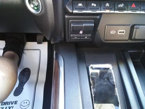 Used 2020 Chevrolet Silverado 1500 High Country w/ Technology Package image 33