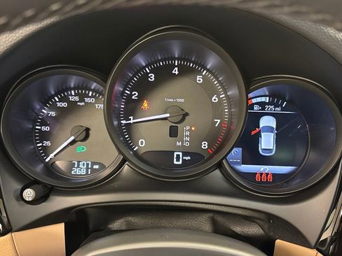 Used 2024 Porsche Macan image 32