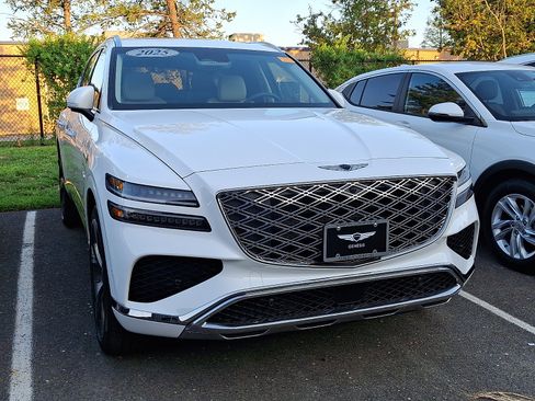 Certified 2025 Genesis GV80 2.5T Prestige AWD/4WD image 2
