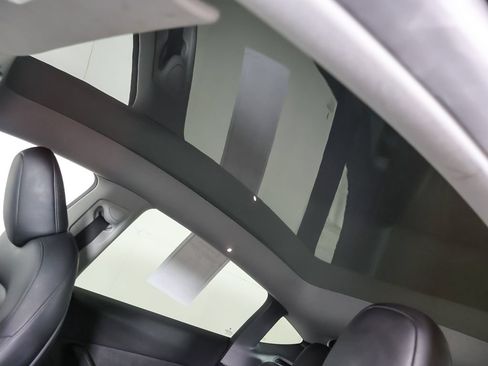 Used 2023 Tesla Model Y AWD image 20
