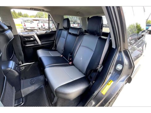 Used 2020 Toyota 4Runner SR5 Premium w/ Moonroof Package AWD/4WD image 27