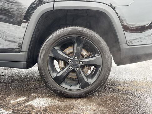 Certified 2023 Jeep Grand Cherokee L Laredo image 36