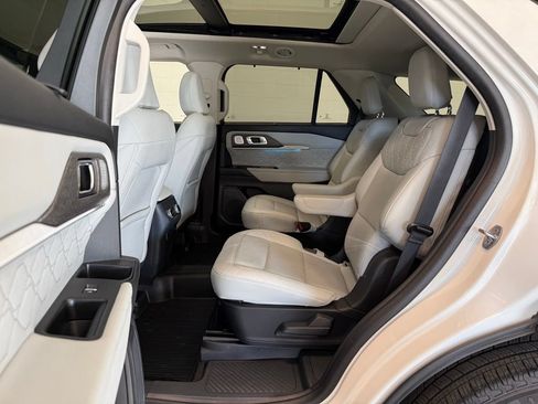 Used 2025 Ford Explorer Platinum w/ LUX Leather Package AWD/4WD image 16