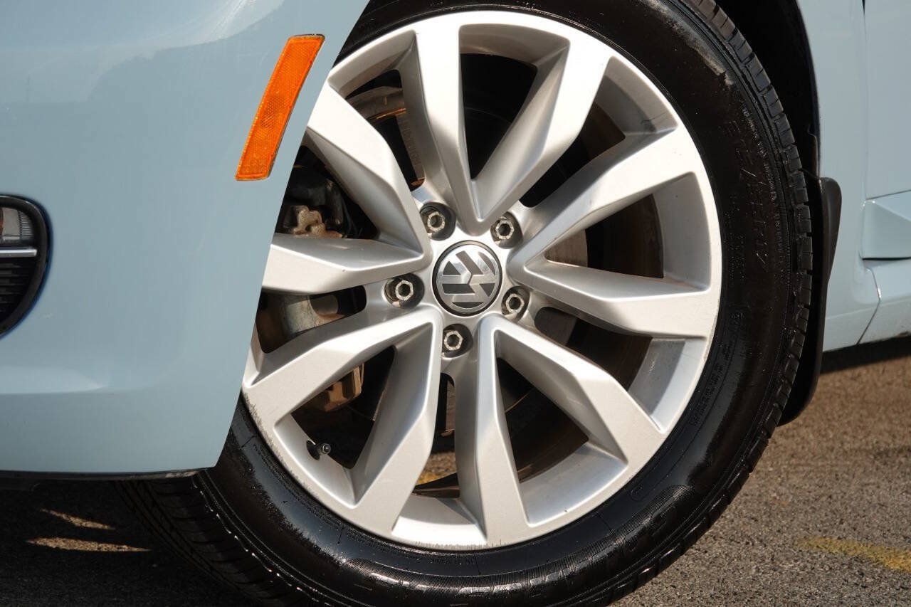 Used 2014 Volkswagen Beetle TDI FWD image 11