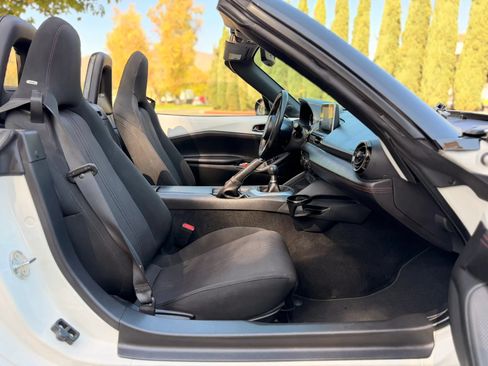 Used 2017 MAZDA MX-5 Miata Club w/ Brembo/BBS Package RWD image 17