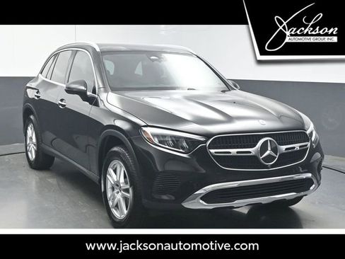 Used 2025 Mercedes-Benz GLC 300 image 1
