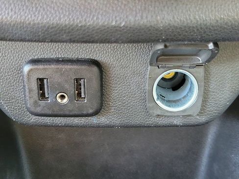 Used 2023 Chevrolet Traverse LT FWD image 29
