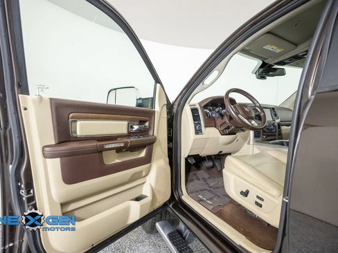 Used 2017 RAM 2500 Laramie w/ Convenience Group AWD/4WD image 9
