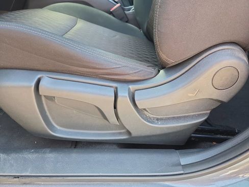 Used 2017 Nissan Rogue S FWD image 23
