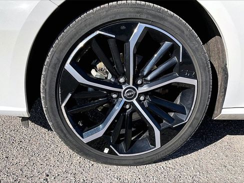 Used 2025 Nissan Altima 2.5 SR image 8