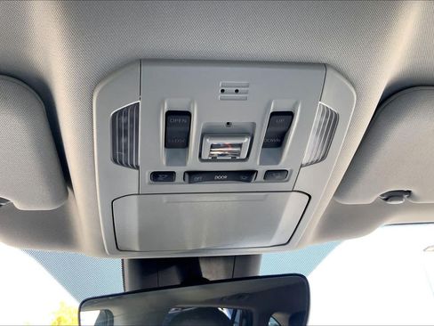 Used 2022 Toyota Highlander XLE FWD image 31