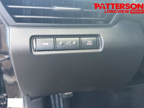 Used 2025 Nissan Altima 2.5 SV FWD image 9