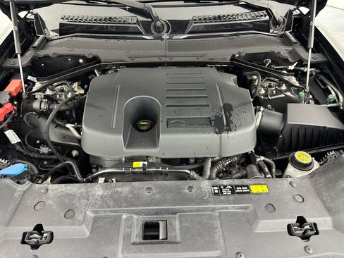 Certified 2025 Land Rover Defender 110 S AWD/4WD image 31