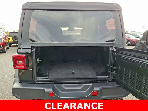 Used 2025 Jeep Wrangler Rubicon image 28