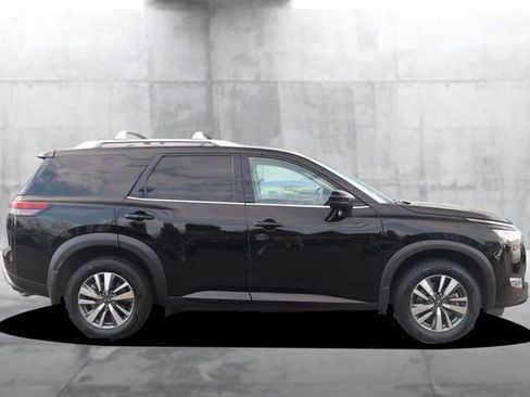 Certified 2024 Nissan Pathfinder SL FWD image 5