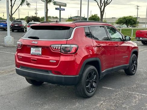 Used 2025 Jeep Compass Latitude AWD/4WD image 4
