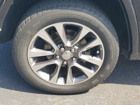 Used 2017 Jeep Grand Cherokee Overland AWD/4WD image 7