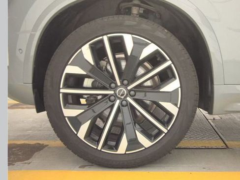 Used 2025 Volvo XC90 B6 Plus AWD/4WD image 16