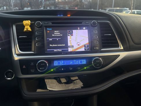 Used 2016 Toyota Highlander XLE image 9