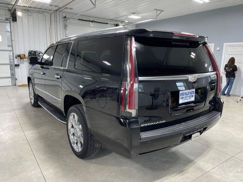 Used 2016 Cadillac Escalade ESV Luxury AWD/4WD image 5