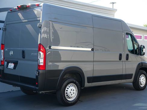Used 2026 RAM ProMaster 2500 w/ Storage Group FWD image 5
