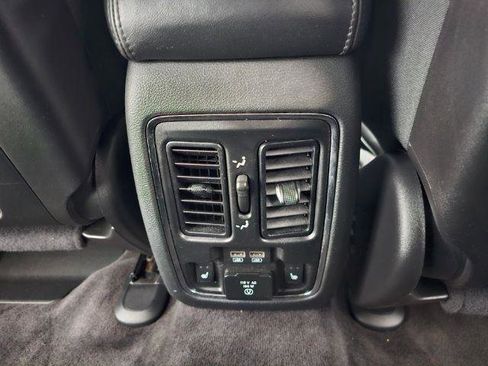Used 2018 Jeep Grand Cherokee Overland AWD/4WD image 36