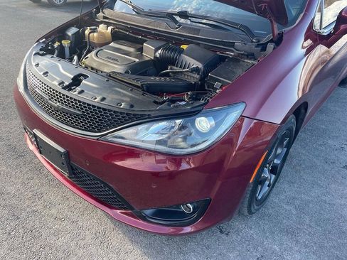 Used 2019 Chrysler Pacifica Limited w/ Advanced Safetytec Group FWD image 27