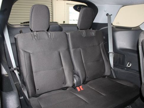 Used 2023 Ford Explorer XLT AWD/4WD image 34