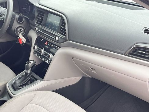 Used 2020 Hyundai Elantra SEL FWD image 27