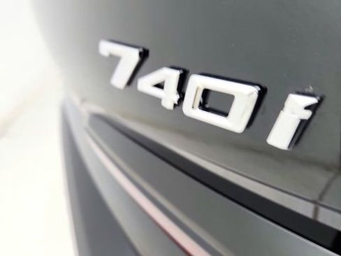 Used 2026 BMW 740i w/ Premium Package RWD image 20