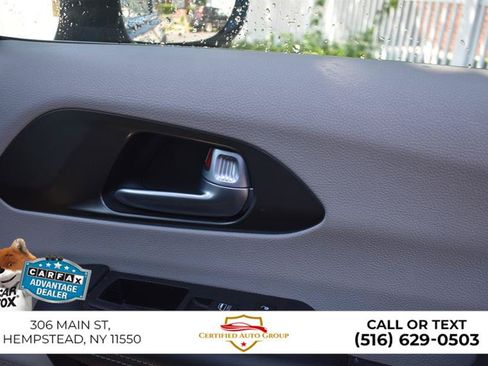 Used 2024 Chrysler Pacifica Touring-L FWD image 19
