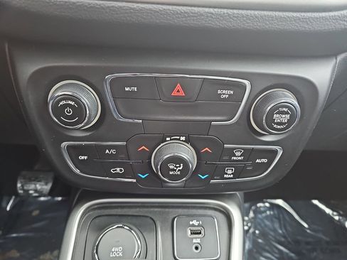 Used 2021 Jeep Compass 80th Special Edition image 21