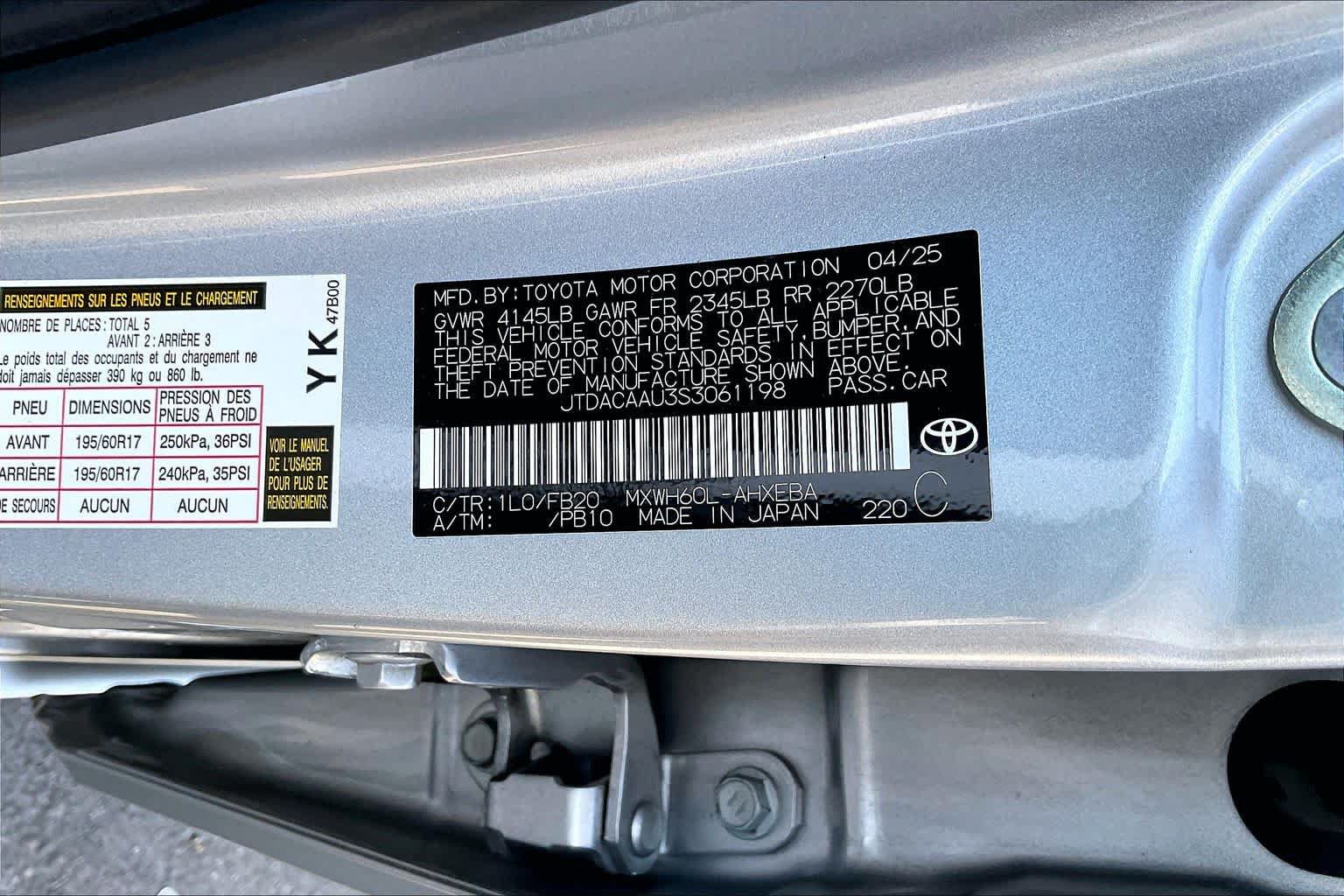 Certified 2025 Toyota Prius LE FWD image 36