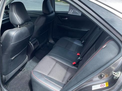 Used 2016 Toyota Camry SE image 11