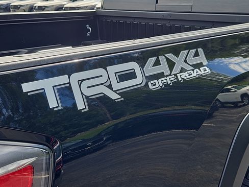 Used 2022 Toyota Tacoma TRD Off-Road AWD/4WD image 5