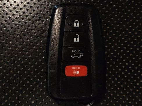 Used 2020 Toyota Highlander Limited image 32