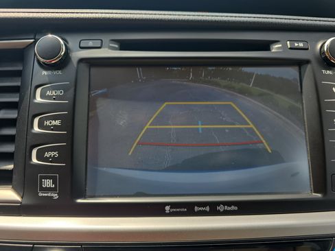 Used 2016 Toyota Highlander Limited w/ Driver Technology Package AWD/4WD image 24