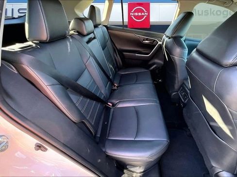Used 2020 Toyota RAV4 Limited image 22