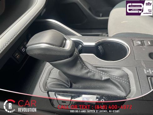 Used 2023 Toyota Highlander LE AWD/4WD image 16