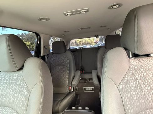Used 2012 GMC Acadia SLE FWD image 19
