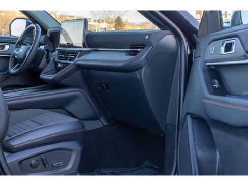 Used 2025 Ford Explorer ST-Line w/ ST-Line Street Pack image 10