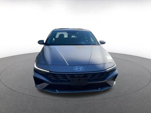 Used 2025 Hyundai Elantra SEL image 4