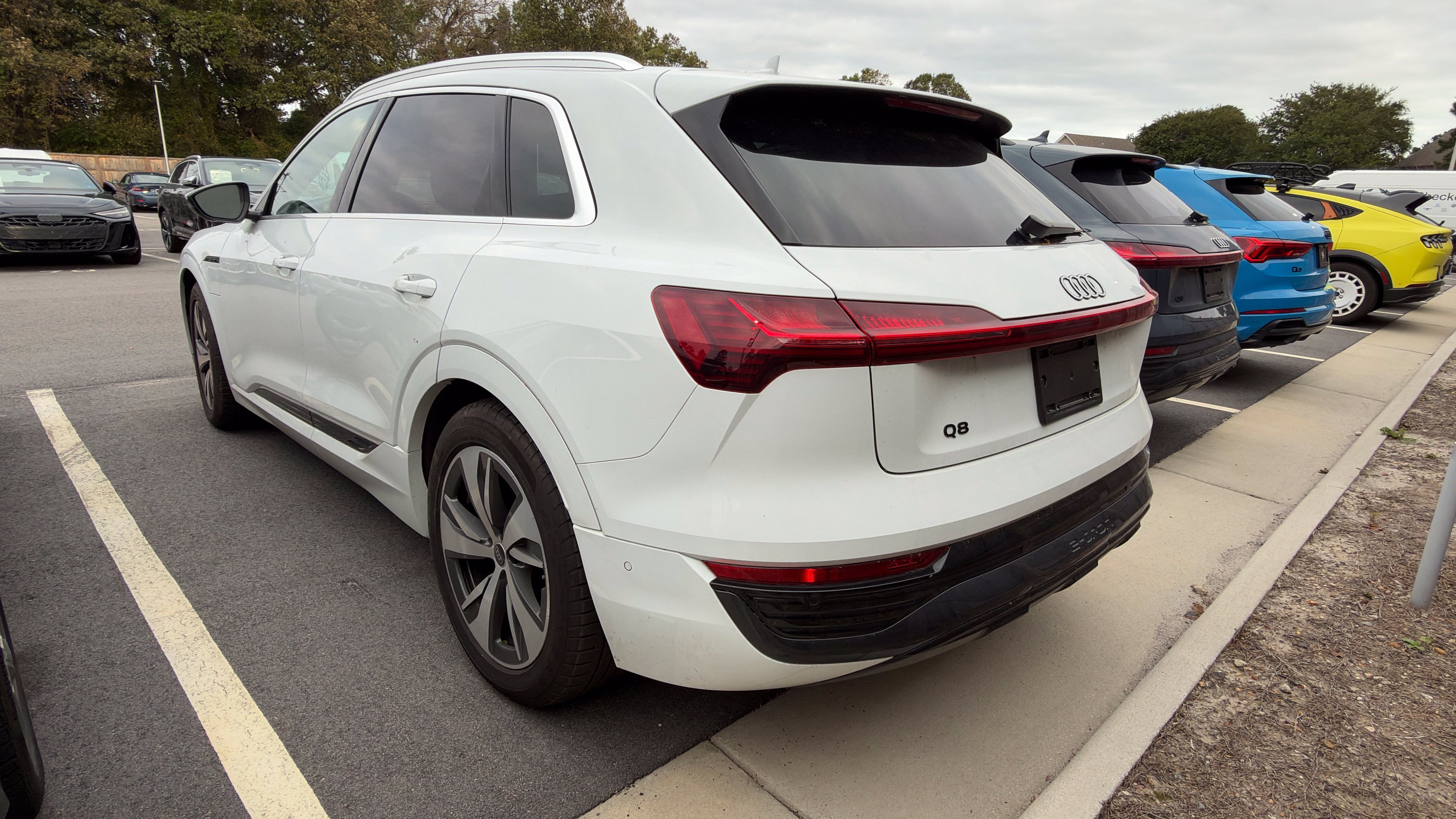 Used 2024 Audi Q8 e-tron Premium Plus w/ Premium Plus Package AWD/4WD image 7
