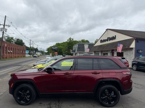 Used 2023 Jeep Grand Cherokee Altitude AWD/4WD image 9